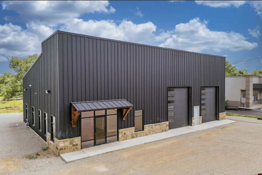Primary Photo Of 315 Highway 201 N, Mountain Home Showroom For Sale