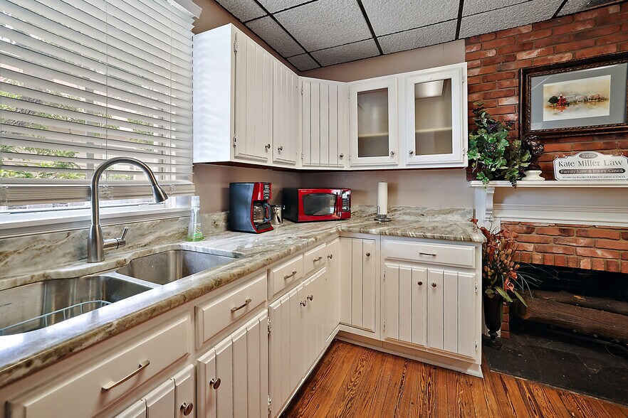 More Photos Of 324 N Texas Ave, Tavares Office For Lease