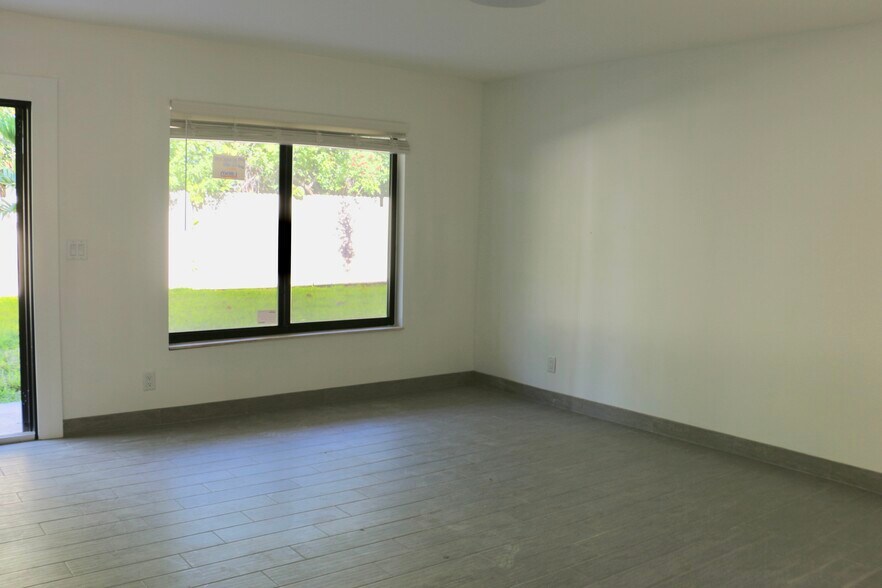 More Photos Of 2638 Lake Dr, Riviera Beach Apartments For Sale