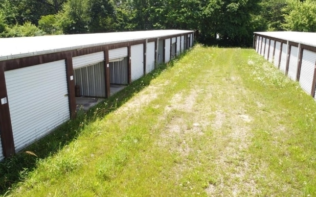 More Photos Of 104 W Vine St, Stover Self Storage For Sale