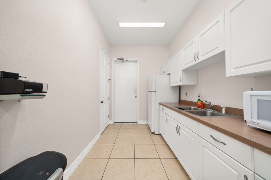 More Photos Of 405 W Interlake Blvd, Lake Placid Office For Sale