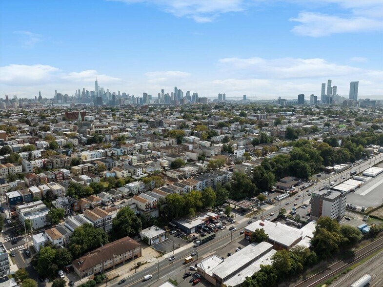 More Photos Of 746-748 Tonnele Ave, Jersey City Storefront Retail Office For Lease