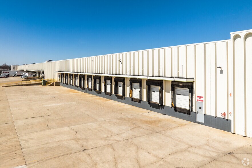 More Photos Of 11939 S Central Ave, Alsip Distribution For Lease