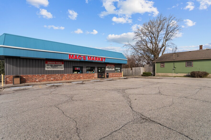 More Photos Of 1727 S Webster St, Kokomo General Retail For Sale