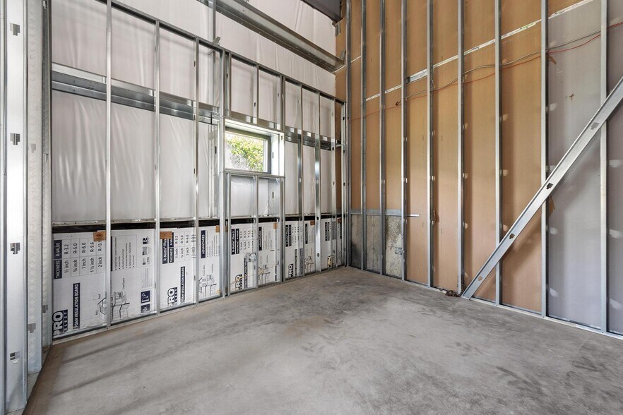 More Photos Of 32 Greeley St, Clinton Storefront Retail Office For Lease