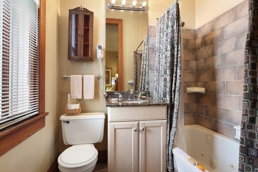 More Photos Of 120 S Pierce St, New Orleans Hotel For Sale