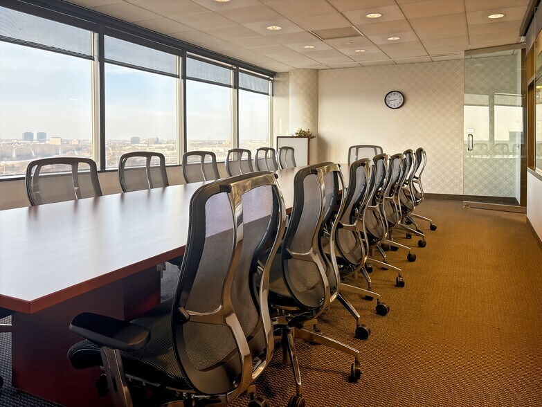 More Photos Of 1600 Golf Rd, Rolling Meadows Coworking Space