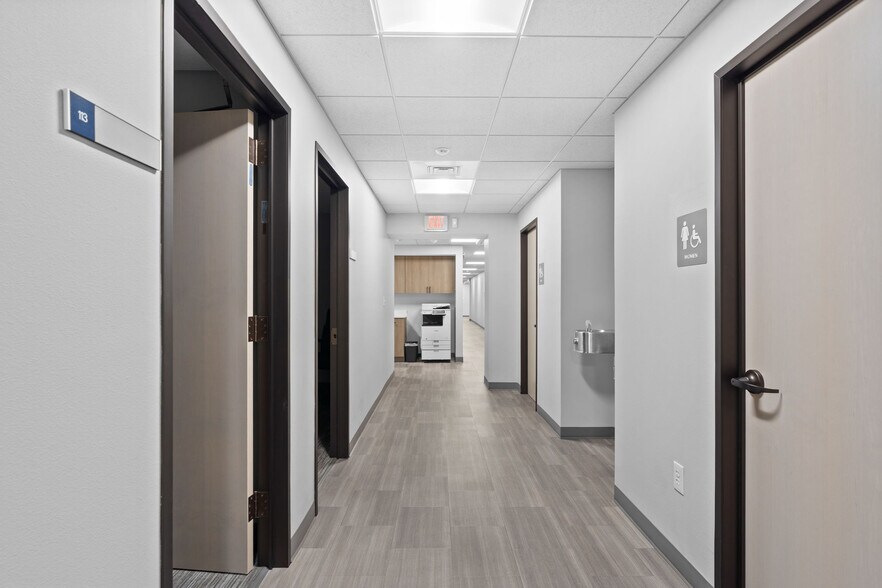 More Photos Of 313-315 Edge Ave, Valparaiso Office For Sale