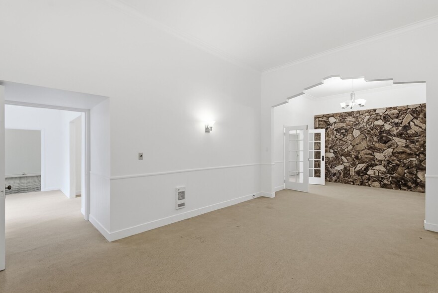 More Photos Of 645 Kelly Ave, Half Moon Bay Funeral Home For Sale
