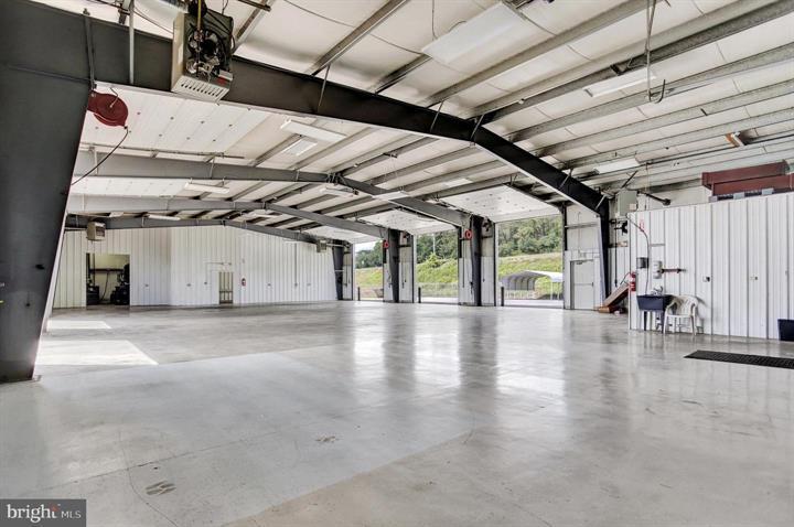 More Photos Of 57 W Shortcut Rd, Newport Showroom For Sale