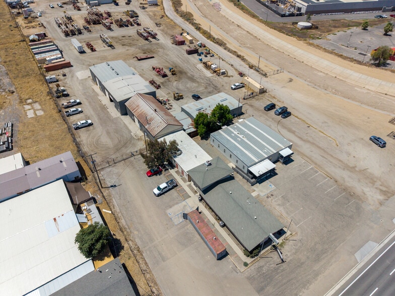 More Photos Of 7515 Rosedale Hwy, Bakersfield Service For Lease