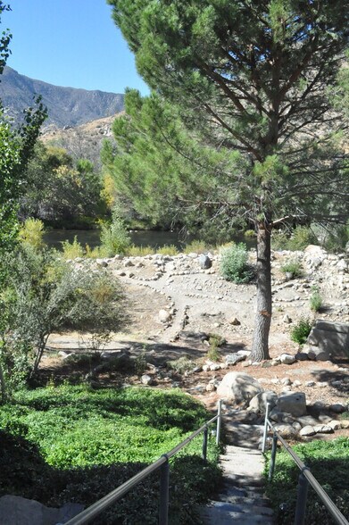 More Photos Of 16123 Sierra Way, Kernville Hotel For Sale