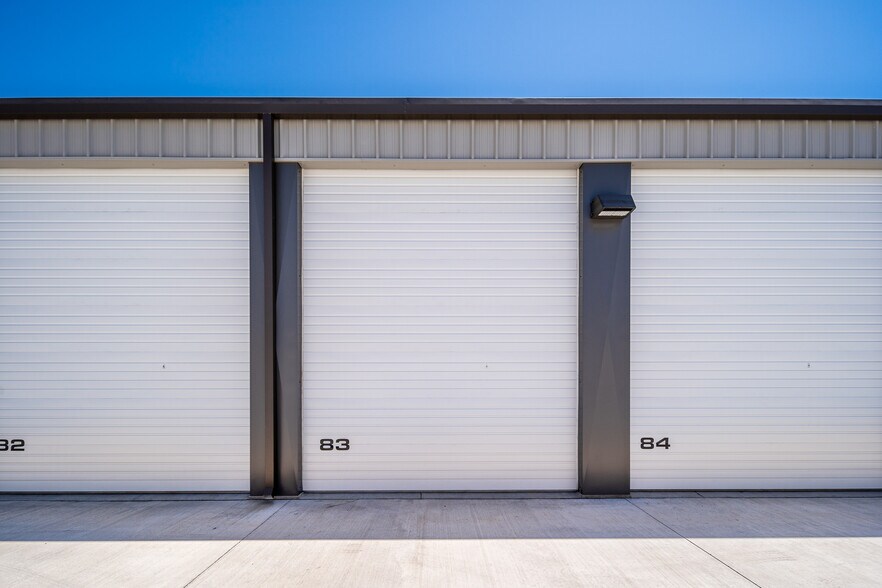 More Photos Of 6123 N 55th Ave, Glendale Self Storage For Sale