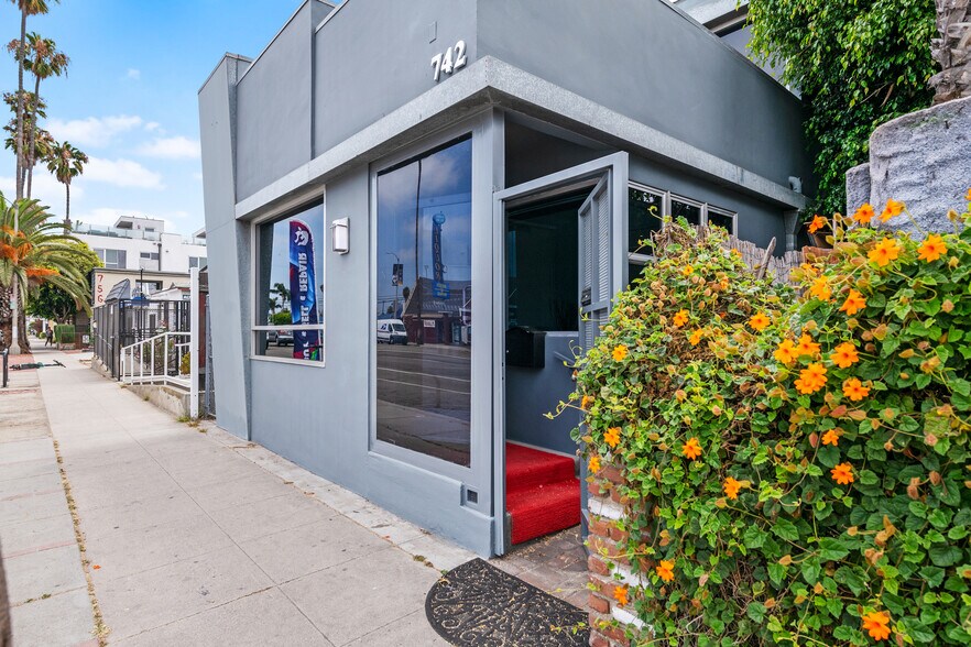 More Photos Of 742 Washington Blvd, Marina Del Rey Loft Creative Space For Sale