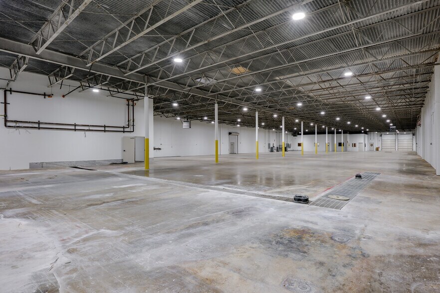 More Photos Of 5020-5022 Sharp St, Dallas Manufacturing For Sale