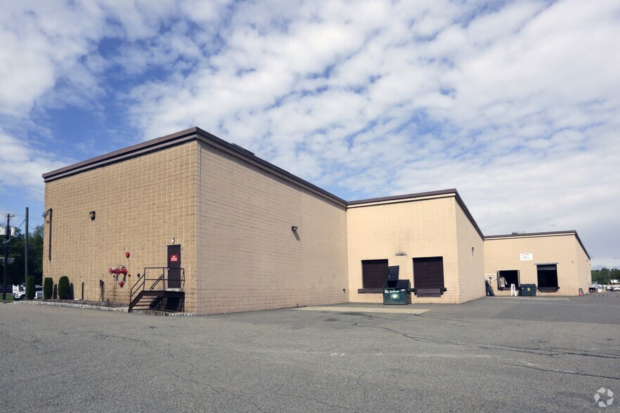 More Photos Of 35-51 Kulick Rd, Fairfield Warehouse For Lease