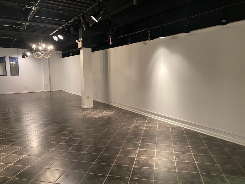 More Photos Of 156 S Main St, High Point General Retail For Lease