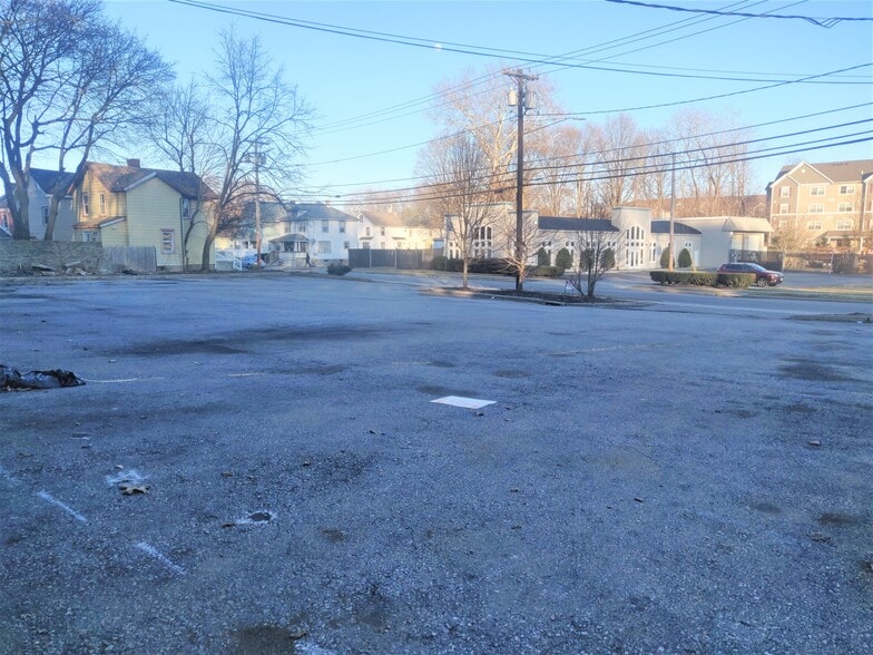 More Photos Of 188 Smith St, Poughkeepsie Service For Lease