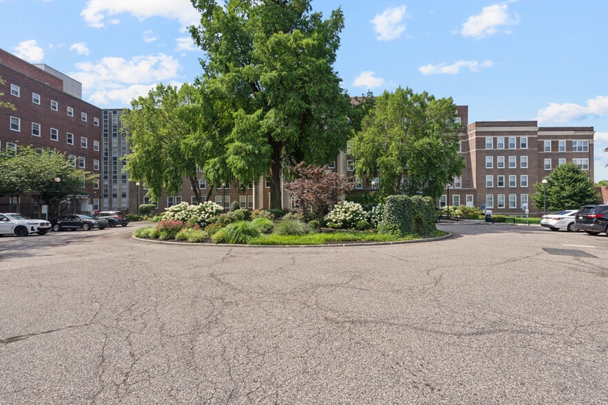 More Photos Of 3300 Henry Ave, Philadelphia Unknown For Lease