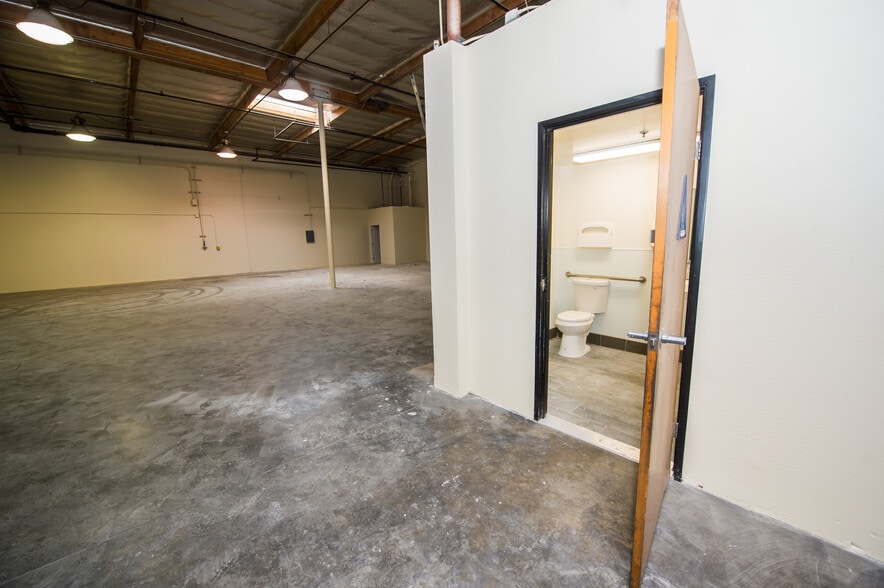 More Photos Of 10291 Trademark St, Rancho Cucamonga Warehouse For Lease