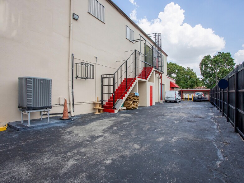 More Photos Of 249 W 29th St, Hialeah Freestanding For Sale
