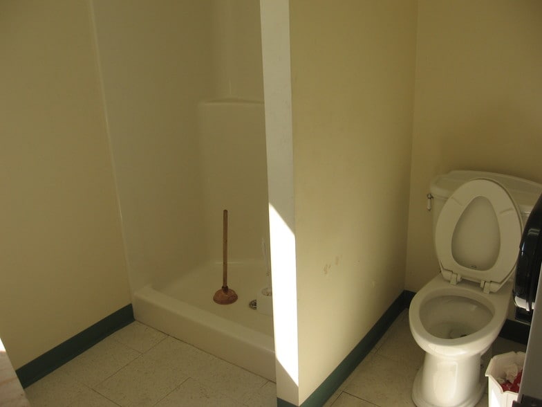 More Photos Of 76 Progress Dr, Stamford Research And Development For Lease