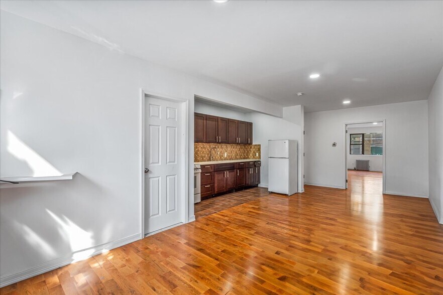 More Photos Of 37 Jewel St, Brooklyn Apartments For Sale