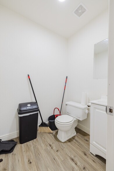 More Photos Of 174 Idaho St, Elko General Retail For Lease