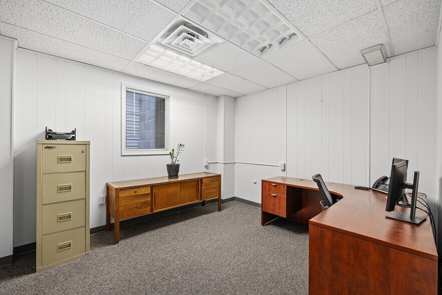 More Photos Of 813 E Lincolnway, Cheyenne Office For Sale
