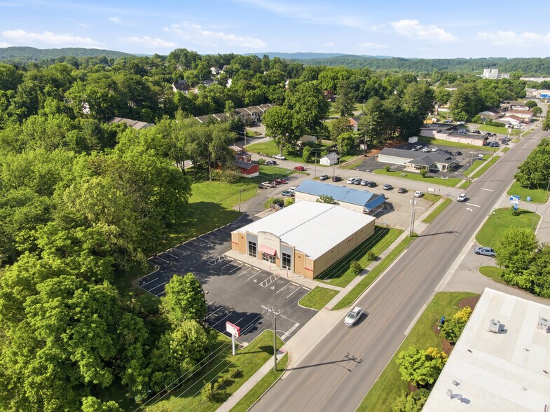 More Photos Of 800 W Main St, Radford Freestanding For Sale