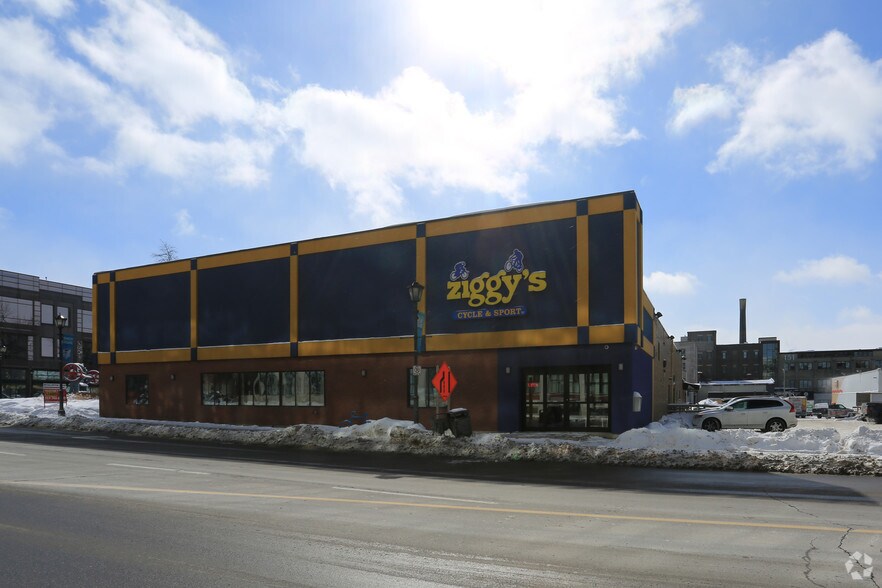 More Photos Of 417 King St W, Kitchener Freestanding For Lease