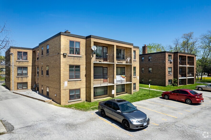 More Photos Of 27 Hotspur Rd, Toronto Apartments For Sale