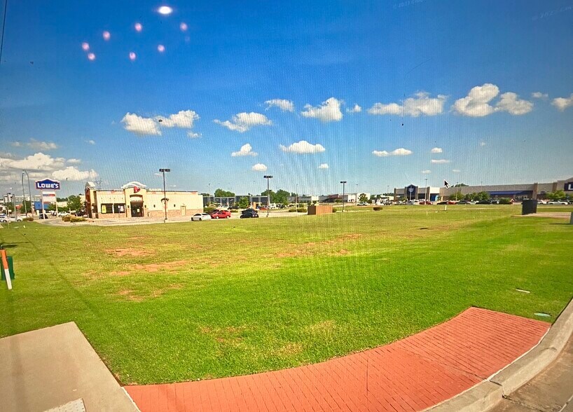 More Photos Of 900 E State Highway 152, Mustang Land For Lease