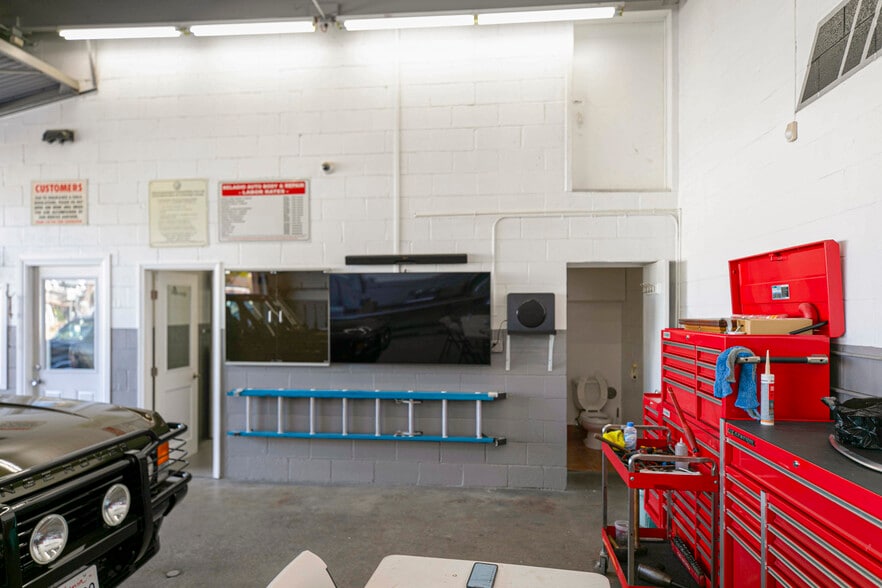 More Photos Of 10837 Burbank Blvd, North Hollywood Auto Repair For Sale