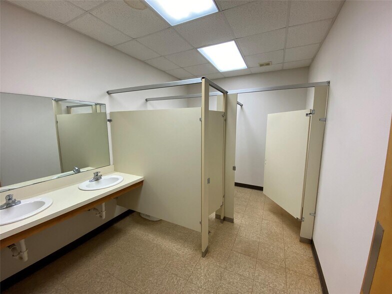 More Photos Of 2099 Highway 532, Dubberly Service Station For Sale