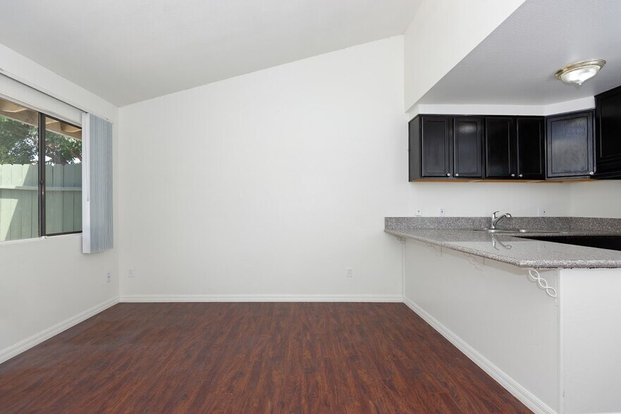 More Photos Of 318 E Washington Ave, Escondido Apartments For Sale
