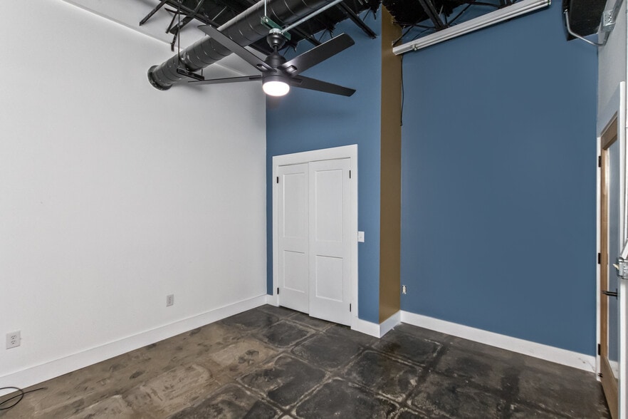 More Photos Of 46 Aston St, Asheville Light Manufacturing For Lease
