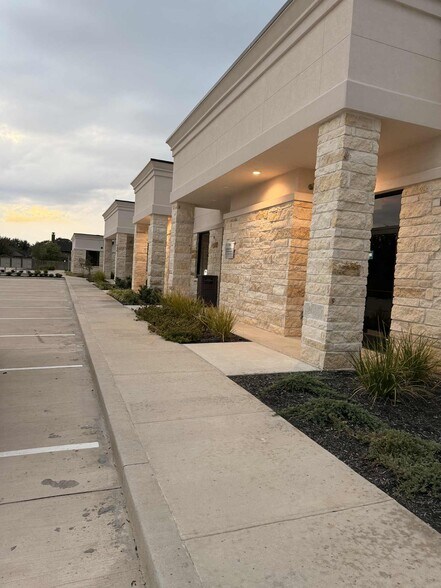 More Photos Of 28111 S Firethorne Rd, Katy Office For Lease