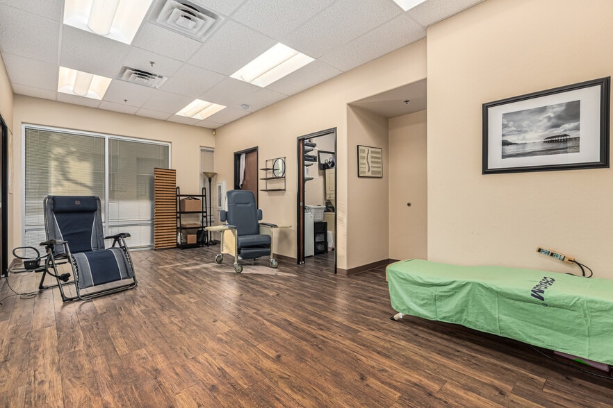 More Photos Of 20045 N 19th Ave, Phoenix Office For Sale