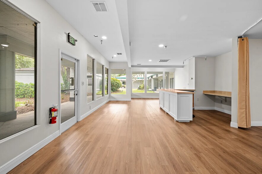 More Photos Of 2441 NW 43rd St, Gainesville General Retail For Lease