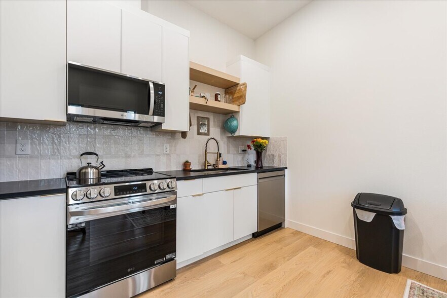 More Photos Of 520 Columbia St, Cathlamet Apartments For Sale