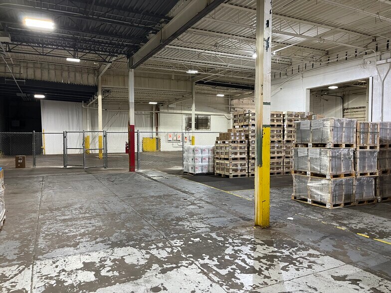 More Photos Of 2601-2609 28th St SW, Wyoming Manufacturing For Sale