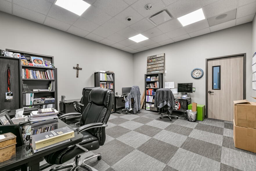 More Photos Of 1222 W Main St, Tomball Religious Facility For Sale