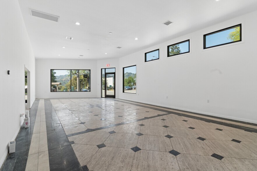 More Photos Of 1129 Foothill Blvd, La Cañada Flintridge Storefront For Lease