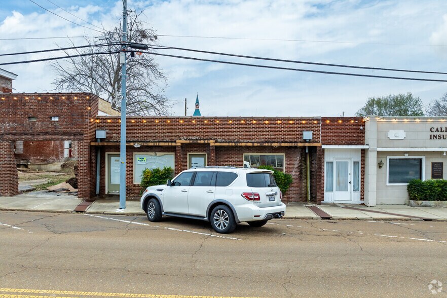 More Photos Of 406 W Main St, Senatobia Storefront Retail Office For Lease
