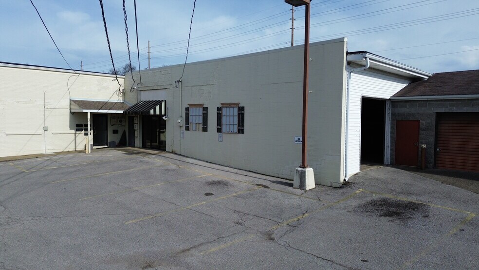 More Photos Of 2117 Broadway St, Blue Island General Retail For Lease