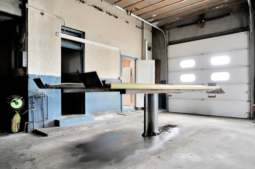 More Photos Of 9604 S Congress St, New Market Office For Sale