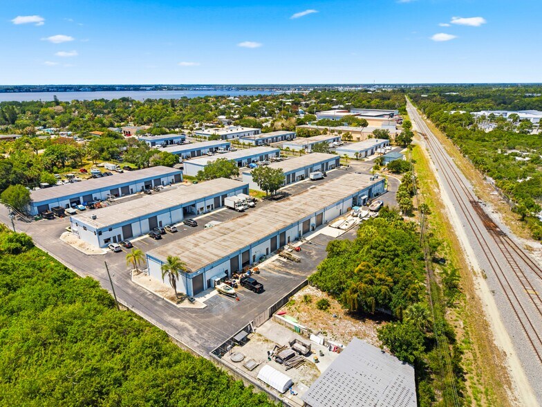 More Photos Of 895 NE Dixie Hwy, Jensen Beach Unknown For Lease