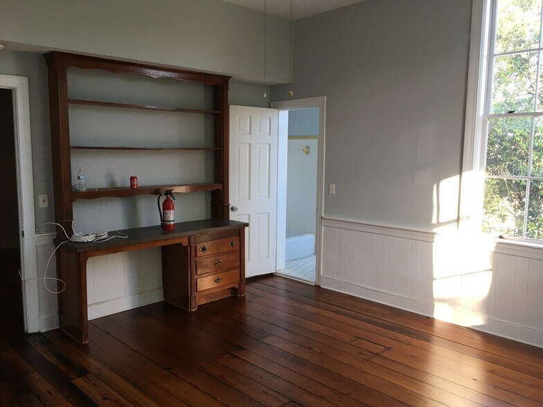 More Photos Of 635 E Bay St, Charleston Office Residential For Lease