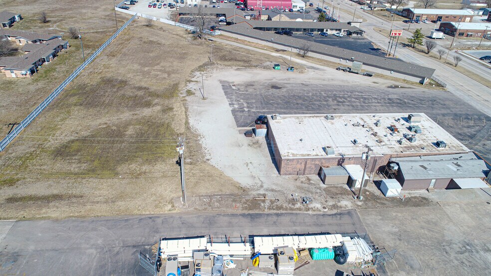 More Photos Of 911 N Broadway Ave, Ada Restaurant For Sale